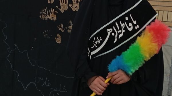 عزاداری دختران فاطمی شهر بن با محوریت حمایت از رهبری 