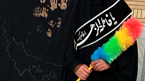 عزاداری دختران فاطمی شهر بن با محوریت حمایت از رهبری 