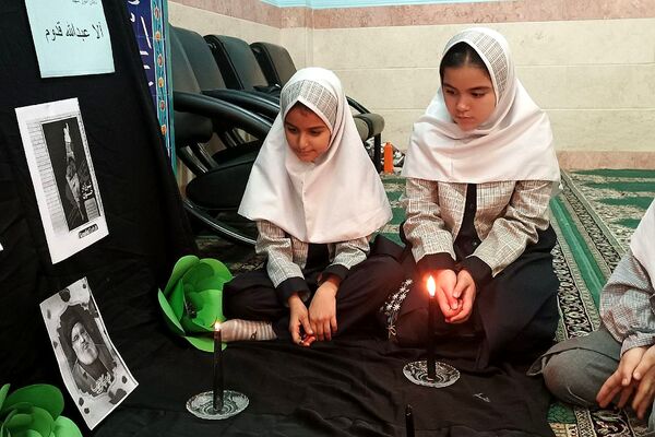 ادای احترام دانش آموزان به کودکان فلسطین و شهید حسن نصرالله