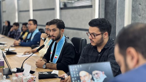 نشست صمیمانه قائم‌مقام سازمان دانش‌آموزی کشور با نمایندگان دانش‌آموزان پیشتاز وخبرنگاران‌پانای استان مرکزی