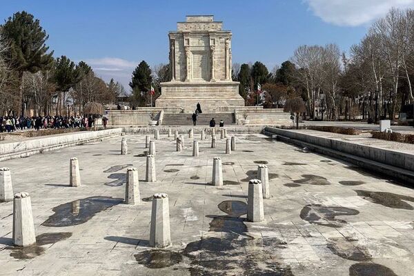 زیارت دانش‌آموزان هنرستان کوثر قیامدشت ری یک از مشهد مقدس 