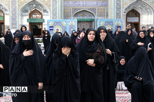 سوگ و حزن اعلام شهادت رهبر معظم انقلاب در حرم مطهر رضوی-۲
