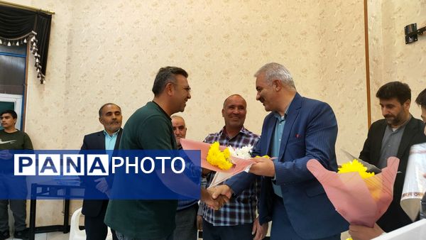 حضور مسئولان آموزشی در بن برای گفت‌وگو دربارهٔ مسائل مدارس با اولیا