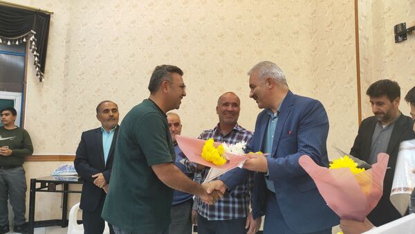 حضور مسئولان آموزشی در بن برای گفت‌وگو دربارهٔ مسائل مدارس با اولیا