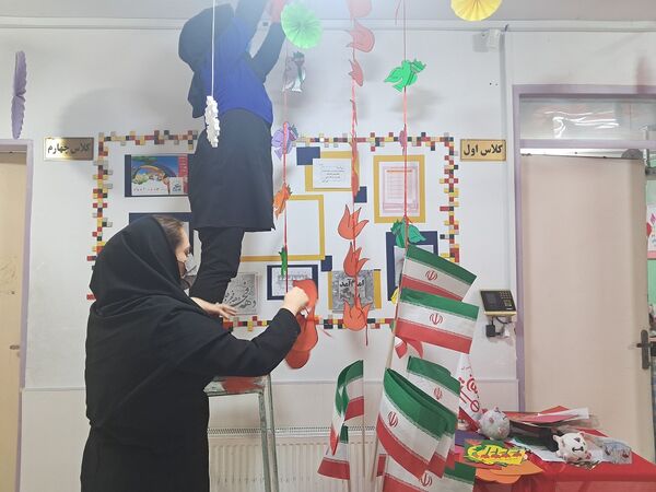 برگزاری فعالیت‌های دهه‌فجر در دبستان ارمغان هستی ناحیه 3 کرج 
