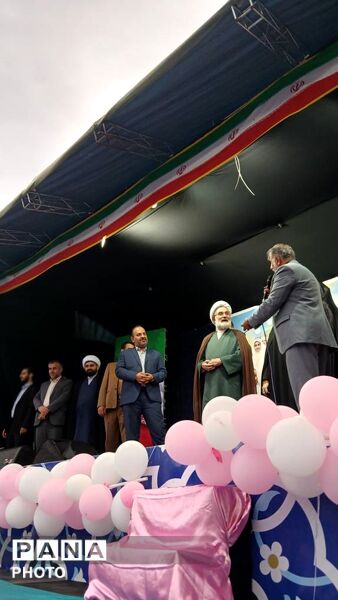 حضور معاون پرورشی وزارت آموزش و پرورش در جمع فرشتگان نمازگزار