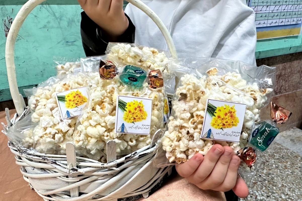 کودکان غرفه‌داران جشن میلاد موعود