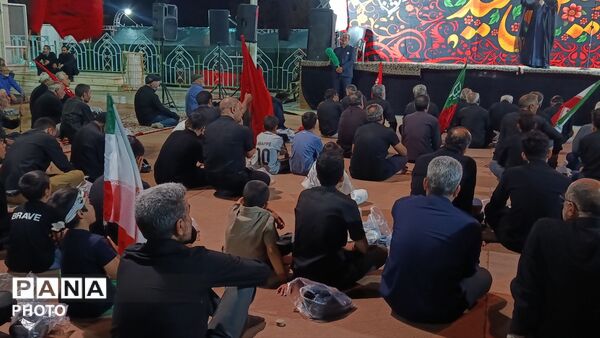 اجتماع شبانه مردم کاشمر پس از پیاده‌روی «حرم تا حرم» در سیدمرتضی
