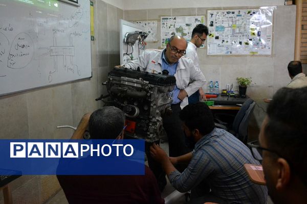 کارگاه آموزشی آشنایی با سیستم موتور و سوخت‌رسانی خودرو در بهارستان 2