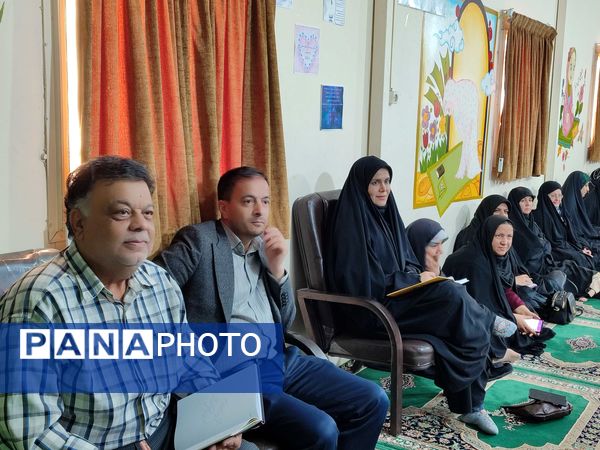 برگزاری جلسه آموزش خانواده در دبستان شاهد حاج تقی آقا بزرگ مشهد