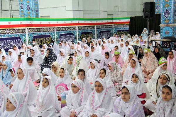 جشن تکلیف دانش‌آموزان دختر اسلام آباد غرب