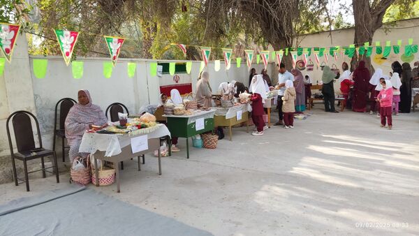 بازارچه کسب و کار دانش‌آموزی در دبستان مولوی فین 