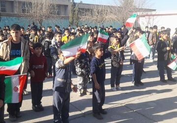 جشن‌های دهه فجر در مدارس کوهنانی؛ شور انقلابی دانش‌آموزان