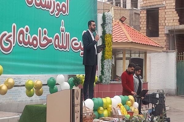 طنین شادی نیمه شعبان در مدرسه آیت الله خامنه ای پیشوا؛ تجلیل از مقام معلم و اجرای برنامه های شاد