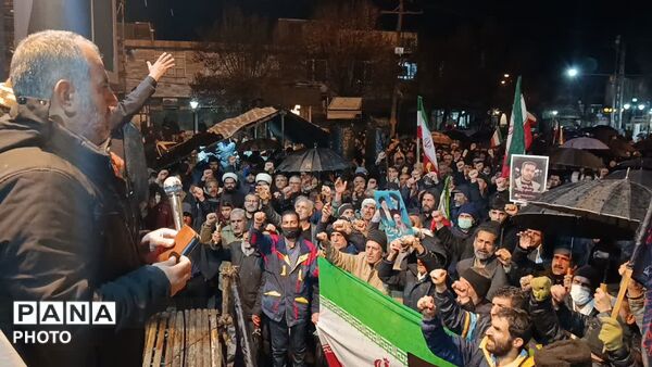 تجمع مردم شریف دلفان در شب بیست‌و سوم شهادت رهبر شهید انقلاب اسلامی و تجدید بیعت با رهبر جدید معظم 