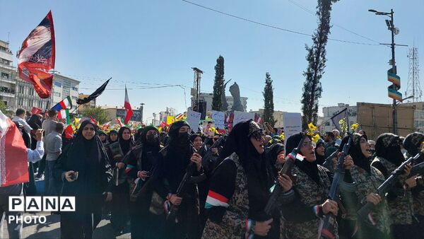 تهران در میان غرش ۳۱۳ هزار جان فدای بسیج سپاه محمد رسول‌الله