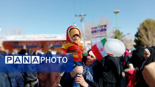 حضور حماسی مردم شهرضا در راهپیمایی 22 بهمن