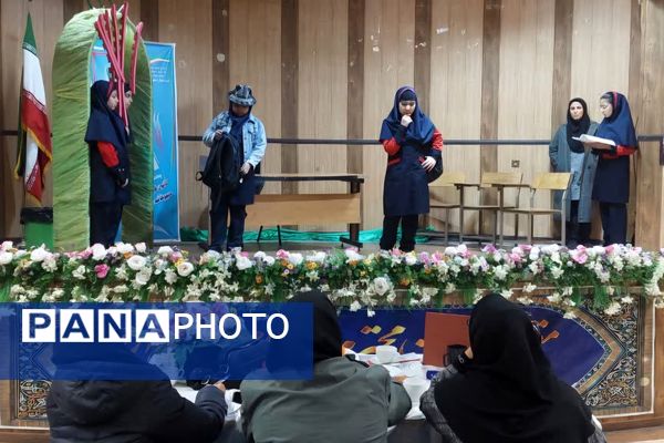 داوری آثار تئاتر درسی در ناحیه سه شیراز 