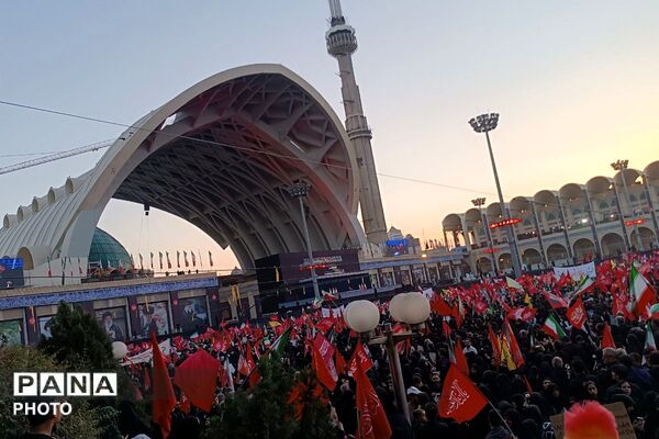 فریاد نسل نو در سوگ رهبر؛ مشقِ وفاداری در قابِ تشییع 