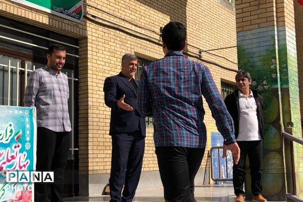 آیین سپاس مربی با حضور پیشتازان سازمان دانش آموزی در ناحیه دو شهرری 