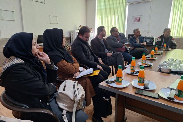 جلسه انجمن اولیا و مربیان و هیات امنا برای فردای دانش‌آموزان دبیرستان پویش شیراز 