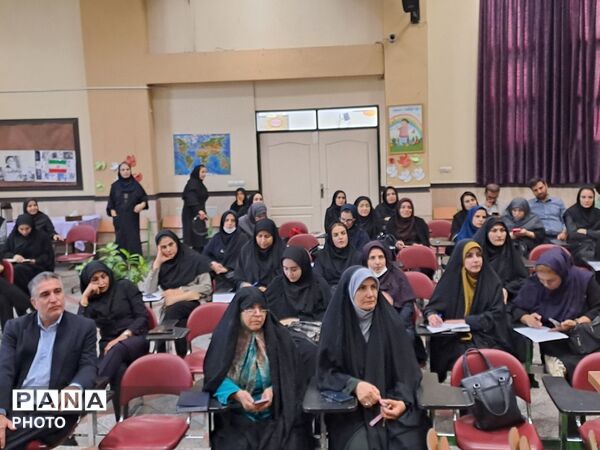 نخستین نشست هم‌اندیشی مراقبین سلامت منطقه ۱۰ تهرا‌ن در سال تحصیلی جدید