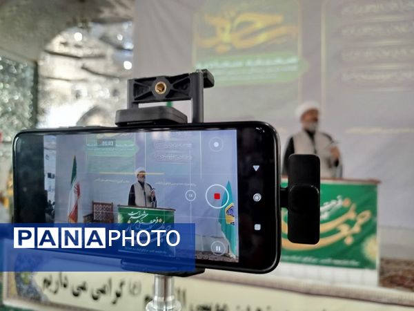 نماز جمعه کاشمر با حضور پرشور مردم برگزار شد