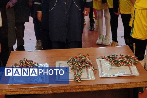 مسابقه فوتسال دانش‌آموزی دختران ابتدایی در بهارستان دو