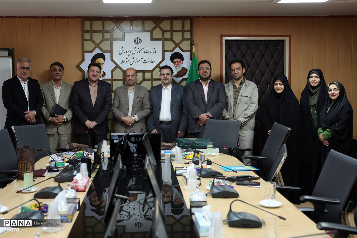 جلسه هماهنگی و هم افزایی بین دبیرخانه کمیسیون تخصصی توسعه آموزش عمومی قرآن کشور و معاونت آموزش متوسطه