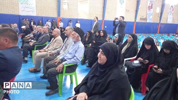 همدلی برای آغاز مهر؛ ۵ هزار بسته تحصیلی برای دانش‌آموزان تبادکان