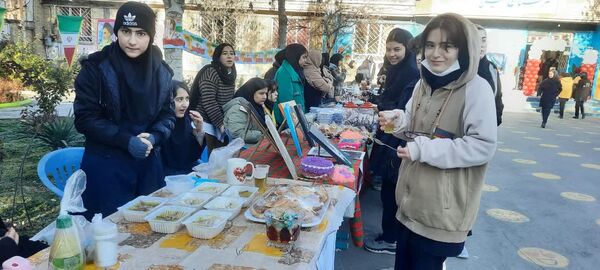 برپایی بازارچه هنرهای دستی در هنرستان ثمین