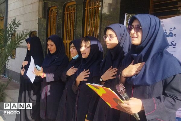 جشن جوانه ها با حضور دختران پایه هفتم ناحیه دو شهرری