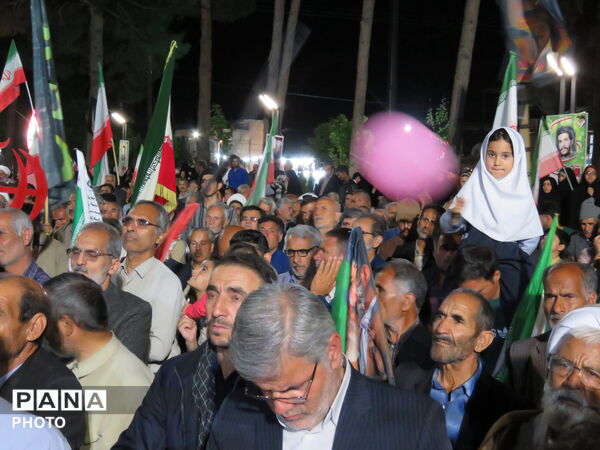 رژه دختران جان فدا همزمان با سراسر کشور در شهرستان خلیل آباد 