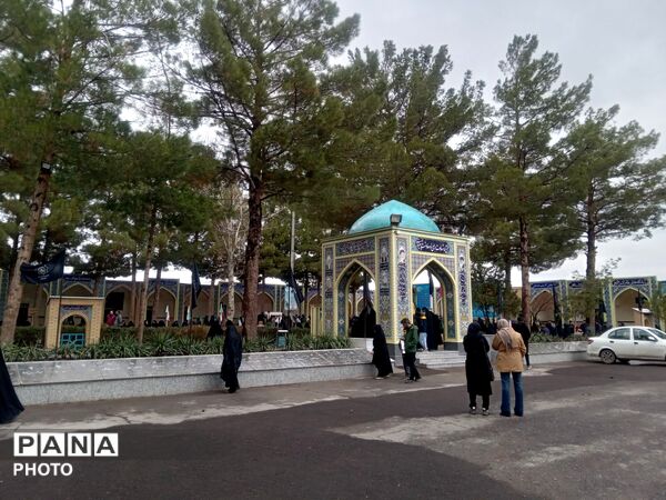 وداع با پیکر مطهر شهید فرشاد بنام در گلزار شهدا نیشابور 