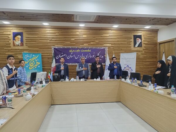 نشست مدیرکل اداره نوسازی مدارس استان اصفهان با دانش‌آموز خبرنگاران پانا 