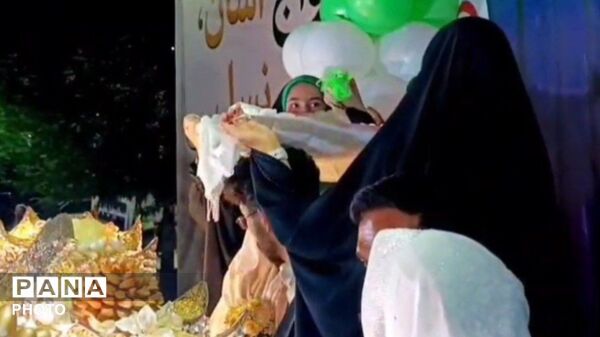مراسم عقد دو زوج جوان در تجمعات بلوار چهار باغ خرم آباد