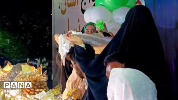 مراسم عقد دو زوج جوان در تجمعات بلوار چهار باغ خرم آباد