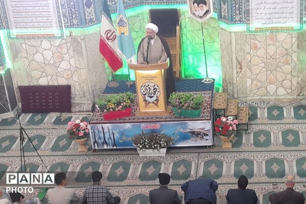 حضور پرشور نمازگزاران در نماز جمعه ورامین