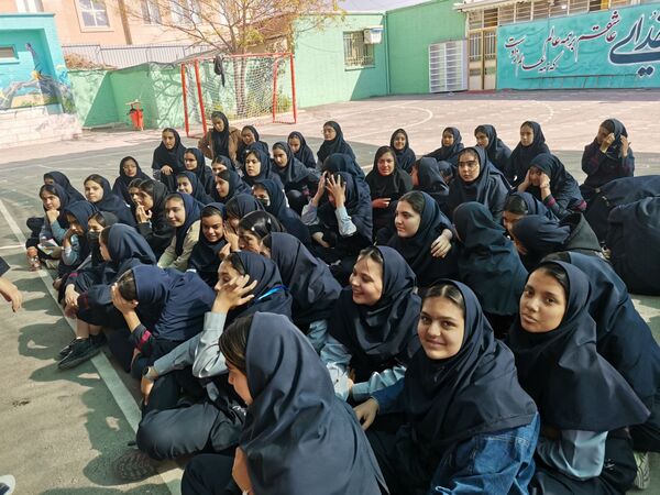 بزرگداشت روز آزمایشگاه در دبیرستان یغمای نیشابوری 