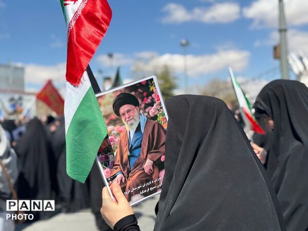 خروش مؤمنان در دسته عزاداری رهبر