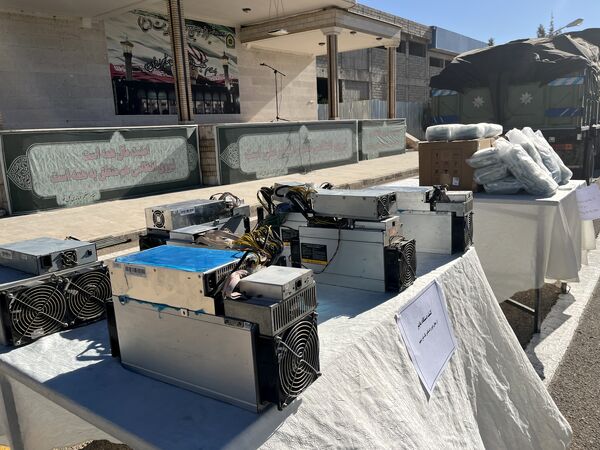 رو‌نمایی از کشفیات انتظامی فارس
