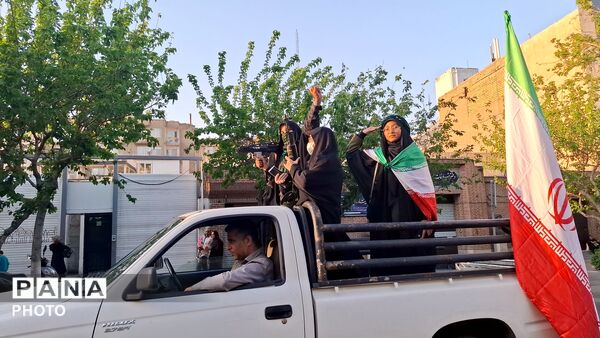 آینده‌سازان فردا، جان‌فدایان امروز