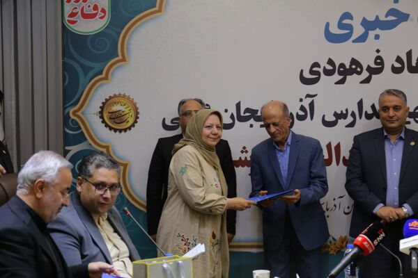 نشست خبری مدیرکل نوسازی، توسعه و تجهیز مدارس آذربایجان شرقی