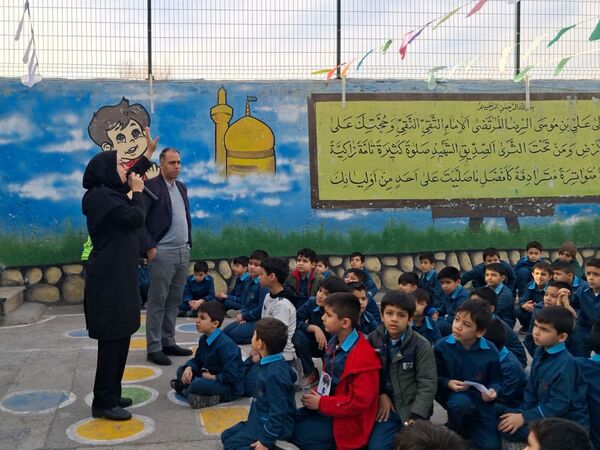 جشن پیروزی انقلاب در مدرسه هوشمند خیرزاده