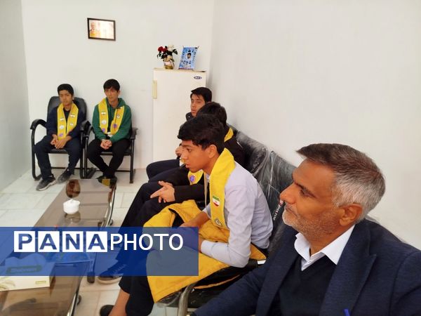 جلسه شورای دانش‌آموزی دبیرستان پسرانه متوسطه اول سما شهرستان کاشمر به مناسبت ایام دهه فجر 