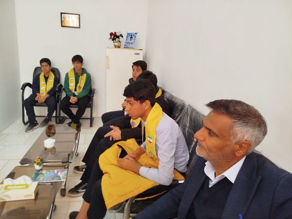 جلسه شورای دانش‌آموزی دبیرستان پسرانه متوسطه اول سما شهرستان کاشمر به مناسبت ایام دهه فجر 