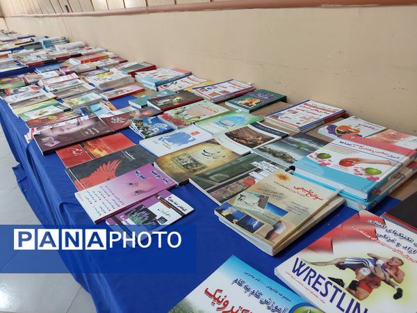 نمایشگاه کتاب وصنایع دستی در کاشمر