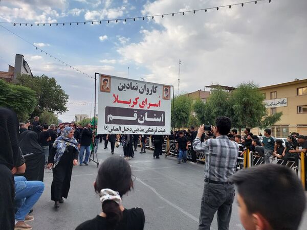 استقبال عزاداران حسینی از کاروان نمادین اسرای کربلا در قم