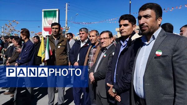 حضور پرشور مردم یاسوج در راهپیمایی ۲۲ بهمن