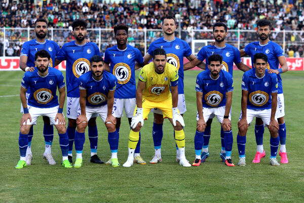 یاغی هزار چهره استقلال در پست وینگر 